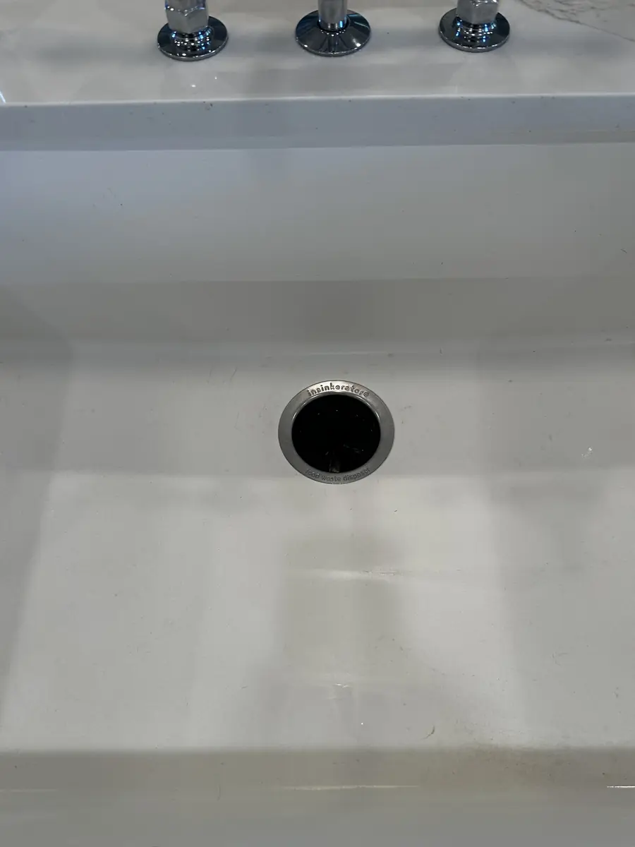 Porcelain farmhouse sink, bright white after cleaning